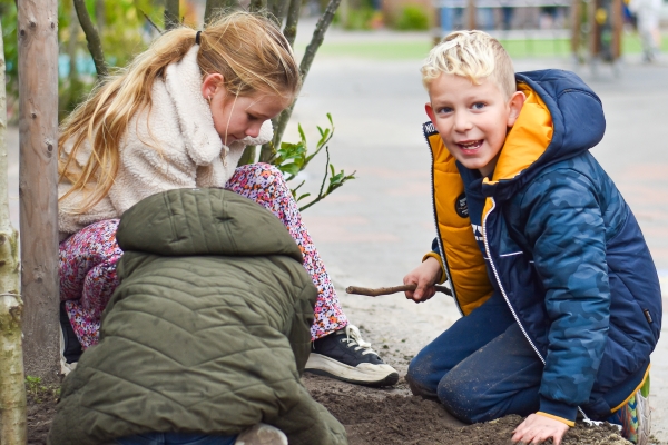 Hoe kan ik mijn kind aanmelden voor de voor- en/of naschoolse opvang?