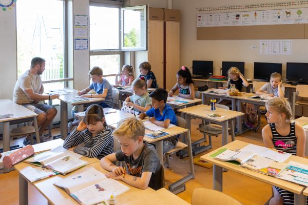 Hoe kan ik een afspraak maken met Schoolmaatschappelijk Werk?